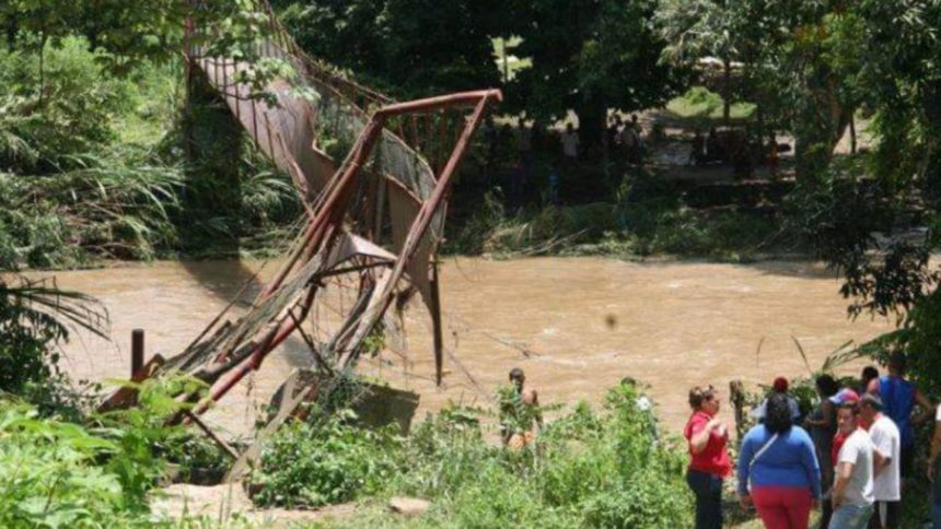 puente colgante en Cumanacoita