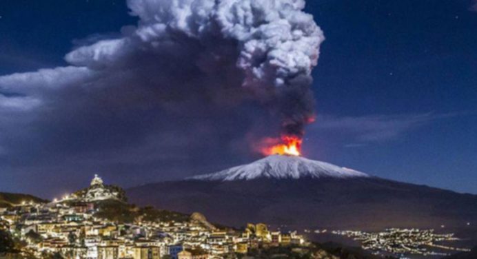 Autoridades de Italia activan la alerta amarilla por actividad en el volcán Etna