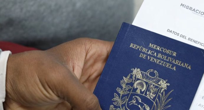 Chile facilitará salida de venezolanos con pasaportes vencidos