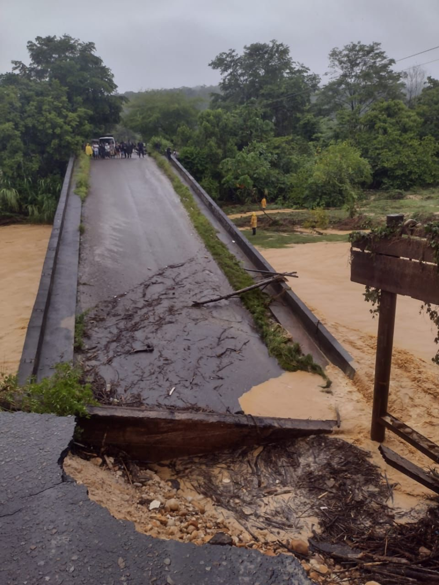 Colapsó puente sobre río El Nulita entre Apure y Táchira