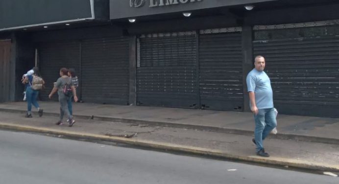 Comercios del centro de Maturín trabajaron hasta mediodía este 30 de julio