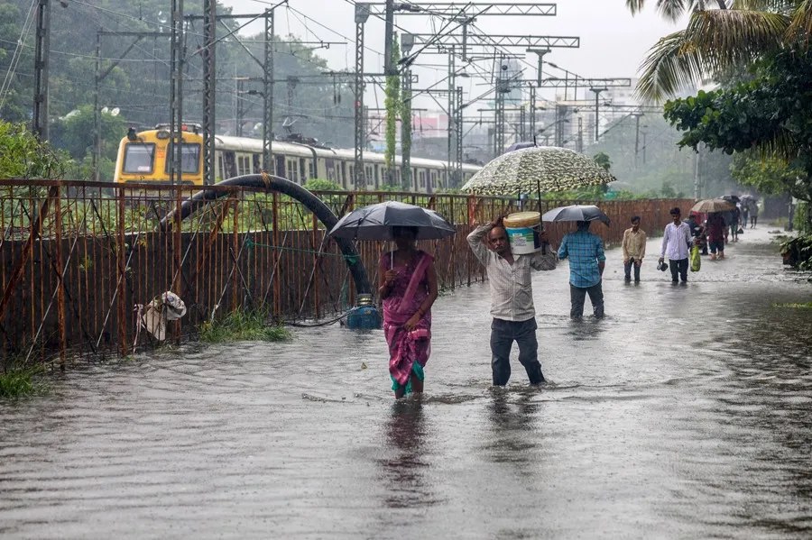 62 dead and hundreds trapped by heavy rains