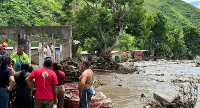 Dos muertos y cinco desaparecidos en Sucre tras paso del huracán Beryl