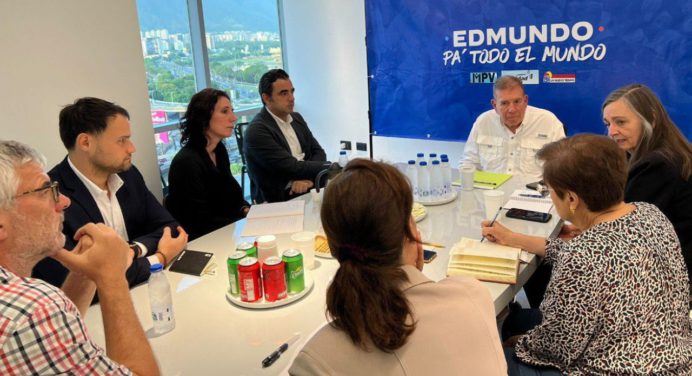 Edmundo González sostuvo encuentro con observadores del Centro Carter