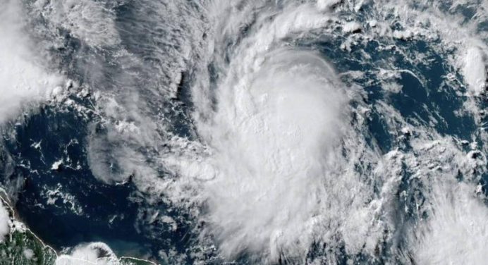El huracán Beryl impacta en la Península de Yucatán y se desplaza hacia el norte