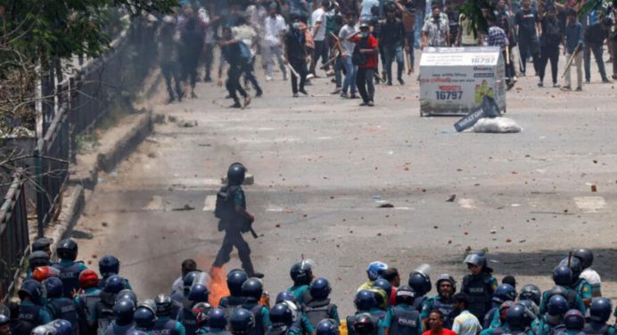 En Bangladesh: Toque de queda y uso de fuerza para controlar las protestas mortales