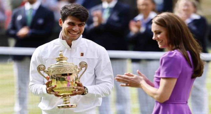 Español Carlos Alcaraz retuvo su corona en Wimbledon