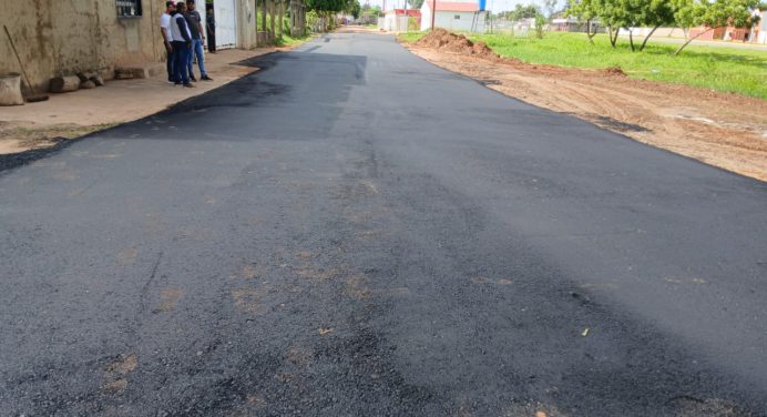 Gobernador Ernesto Luna asfaltó anillo vial de Rosa Inés