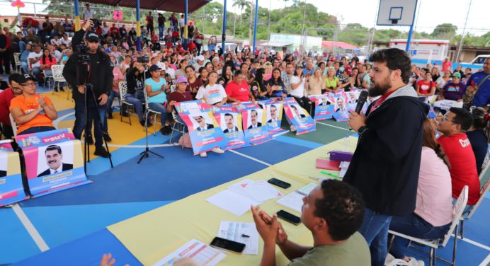 Gobernador Luna chequea maquinaria electoral 1×10 de la parroquia La Cruz