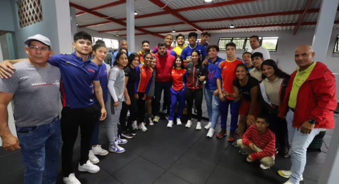 Gobernador Luna entrega nuevo Gimnasio de Levantamiento de Pesas en Maturín