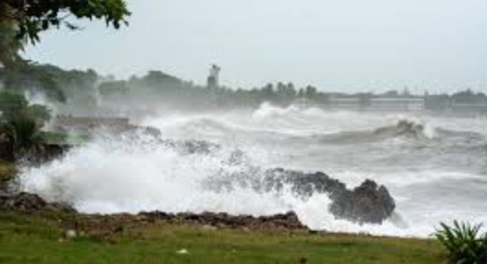 Huracán Beryl deja a más de 330.000 clientes de las Islas Caimán sin luz y sin agua