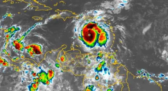 Huracán Beryl llegó al norte del estado La Guaira (+Detalles)