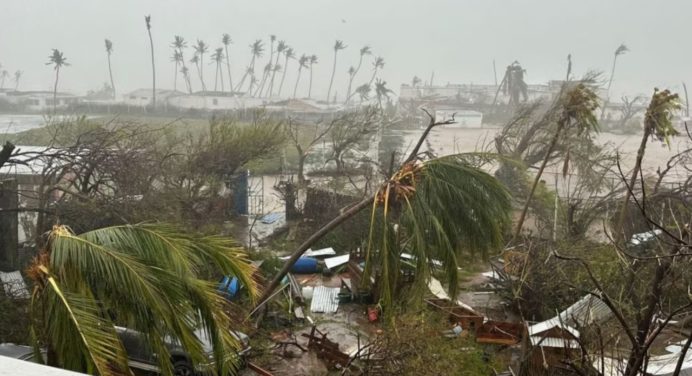 Jamaica continúa con toque de queda por el huracán Beryl 