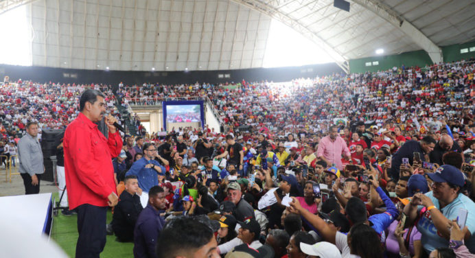 Maduro convocó el 25 de agosto a consulta nacional para proyectos comunales