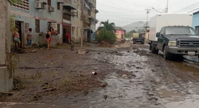 Más de 100 comercios de Cumanacoa afectados tras desbordamiento del río Manzanares 