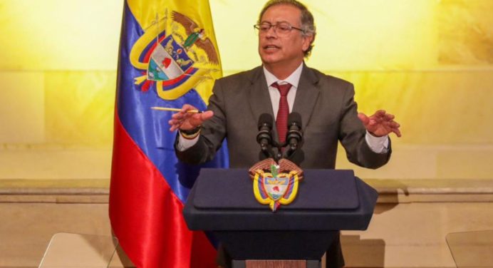 Petro se disculpa con Colombia al reconocer la corrupción en la atención de desastres