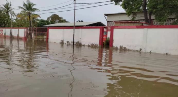 Reportan nueve casas afectadas por paso de Beryl en Nueva Esparta