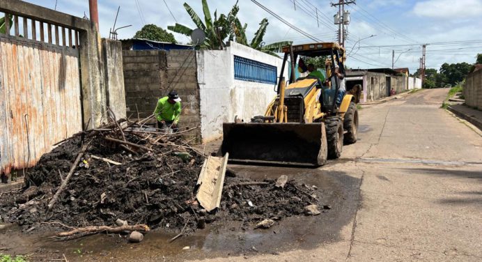 Retiran 20 toneladas de escombros del caño 19 de Abril