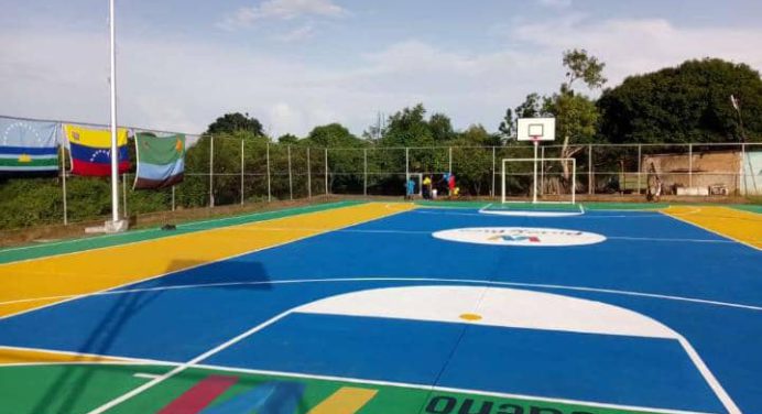 Alcalde Daniel Monteverde reinaugura la cancha de La Laguna en Cedeño
