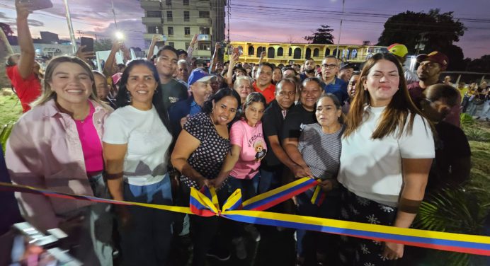 Alcaldesa Ana Fuentes reinaugura plaza El Ejército de Maturín