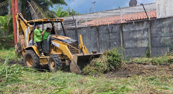 Alcaldía de Maturín saneó 1,2 kilómetros del caño Los Próceres