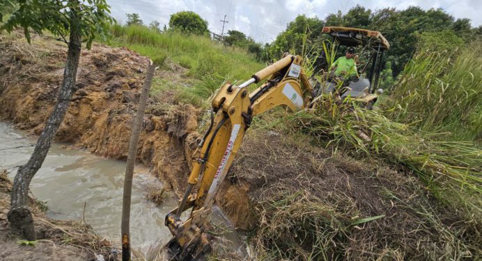 Alcaldía limpia por sexto día consecutivo el caño del sector Guanaguaney