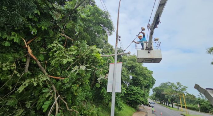 Alcaldía restablece servicio eléctrico en sectores de Maturín