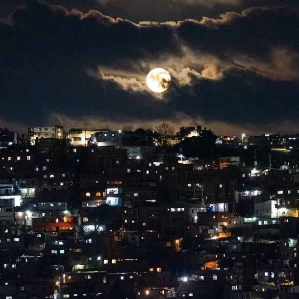 Así se vio la Super Luna azul en Venezuela este lunes #19Ago: (+FOTOS)