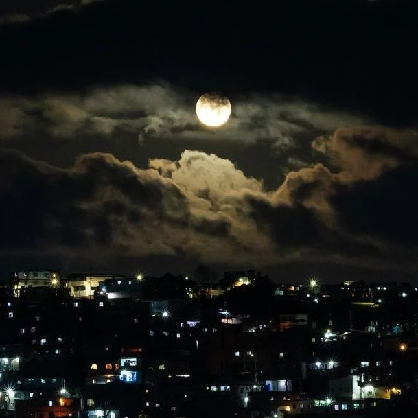 Así se vio la Super Luna azul en Venezuela este lunes #19Ago: (+FOTOS)