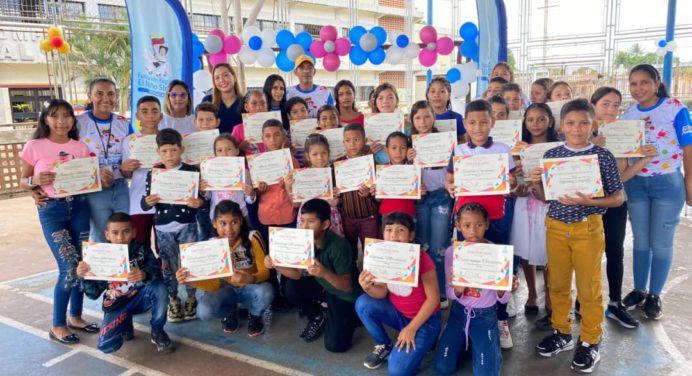 Chamos de Las Cocuizas cierran ciclo formativo en la Escuela Artística Niño Simón