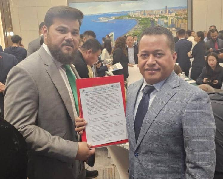 Reinaldo Astudillo, presidente del Clsem junto al Gobernador Ernesto Luna.