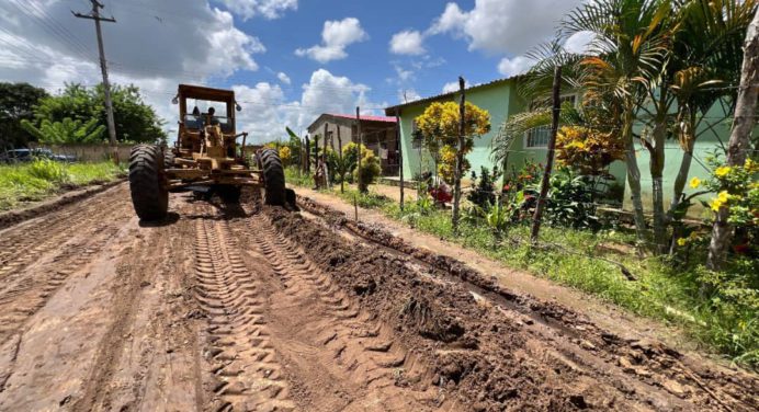 Comuna Hijos de la Patria Nueva inicia acondicionamiento de vialidad en Brisas del Sol