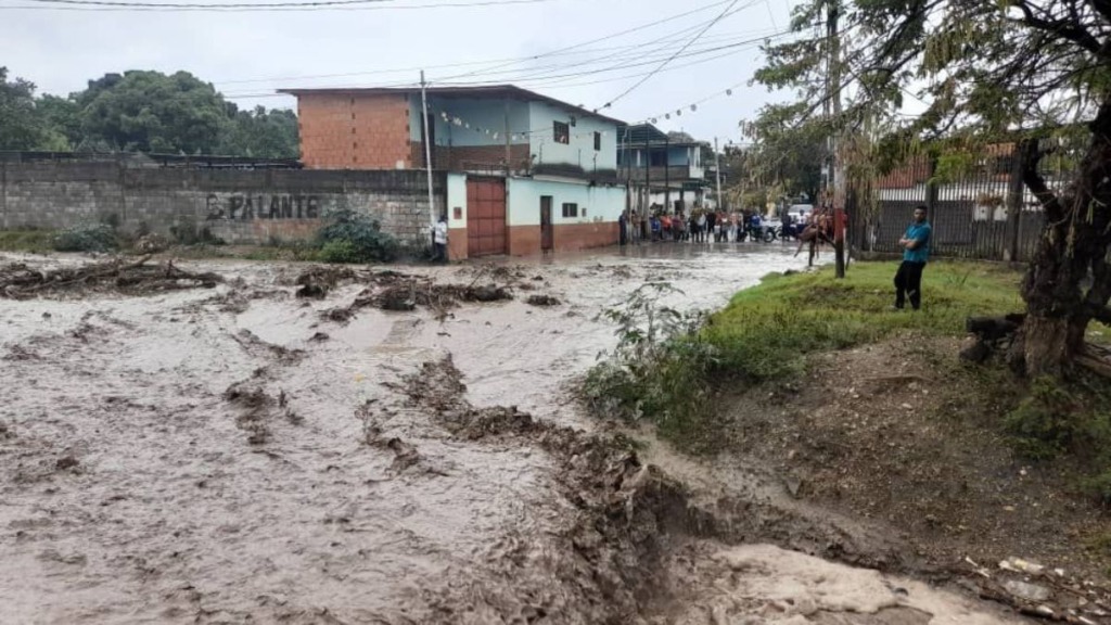 Desbordamiento de quebradas en Lara