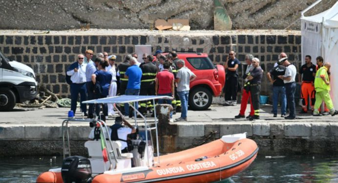 Encuentran 5 cuerpos en yate hundido en Sicilia, queda un sólo desaparecido
