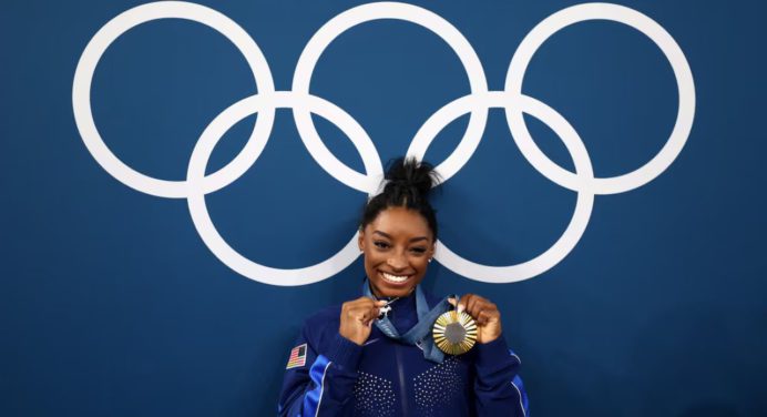 Gimnasta Simone Biles deslumbra con su regreso en Juegos Olímpicos de París 2024