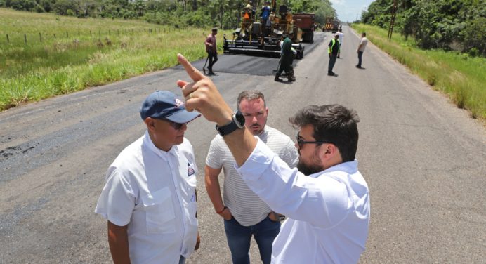 Gobernador Ernesto Luna inspeccionó avances del asfaltado de la Troncal 10