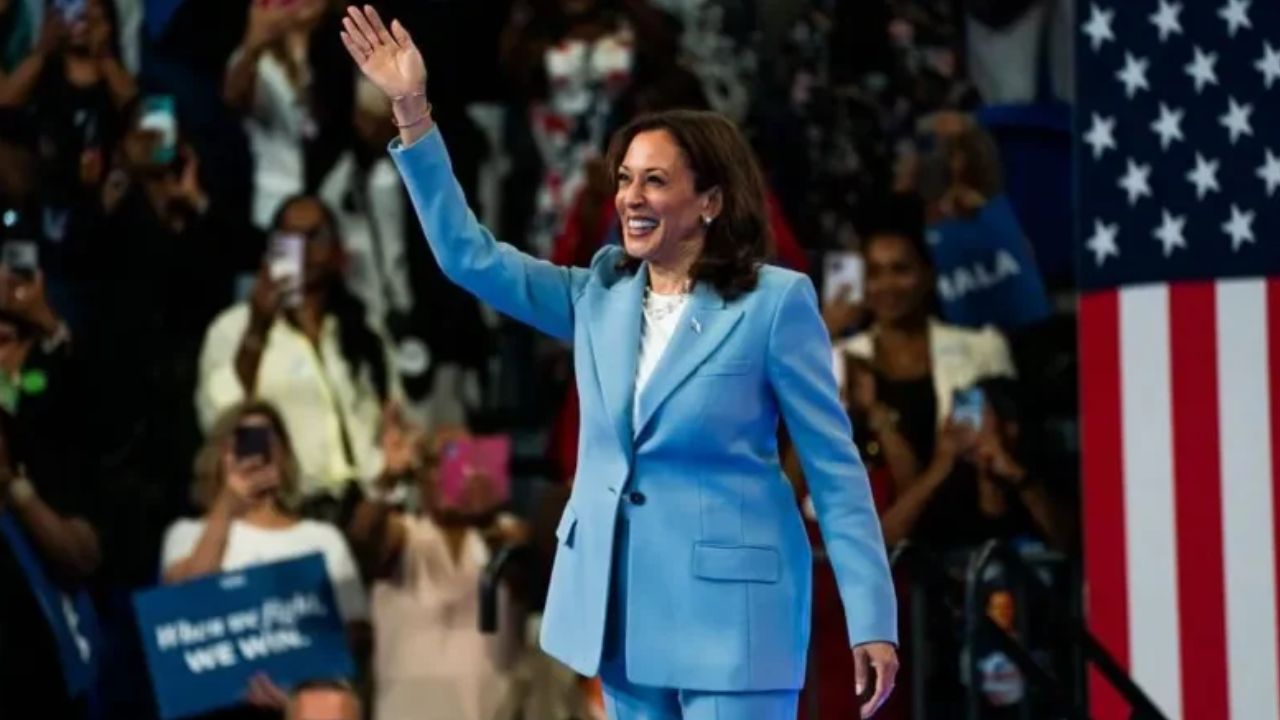 Kamala Harris elegida formalmente como la candidata demócrata en EE.UU.