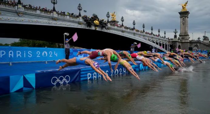 París 2024: Atletas se enferman por presunta contaminación del río Sena