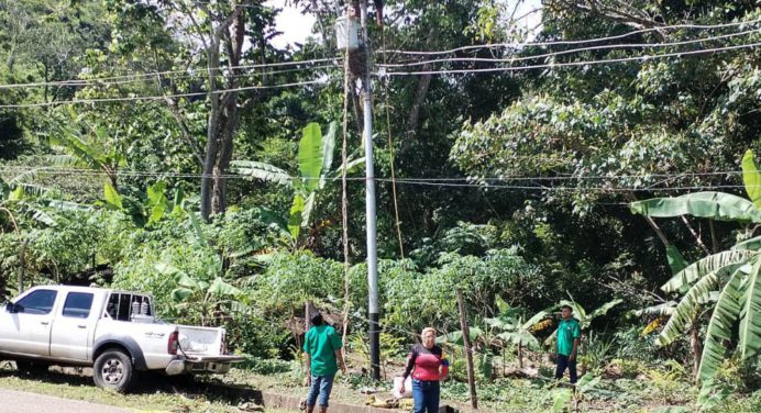 Instalan transformador en Los Chivos de Areo en el municipio Cedeño