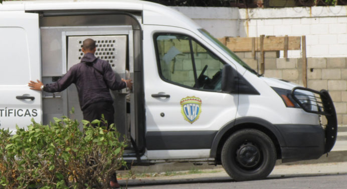 Hombre mató a su madre al golpearla con un televisor