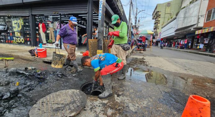 Limpian nuevamente alcantarillas de las avenidas Miranda y La Paz de Maturín