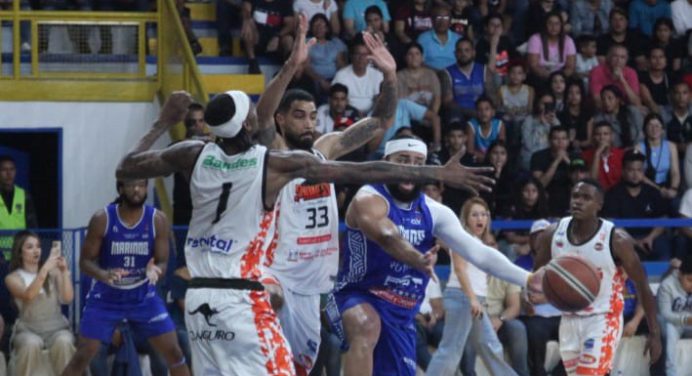 Marinos de Oriente remontó y sigue en la pelea de la Superliga