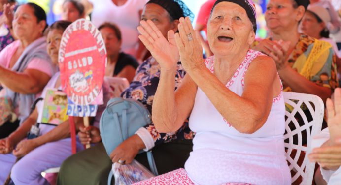 Más de 200 adultos mayores de El Corozo reciben atención médico – social