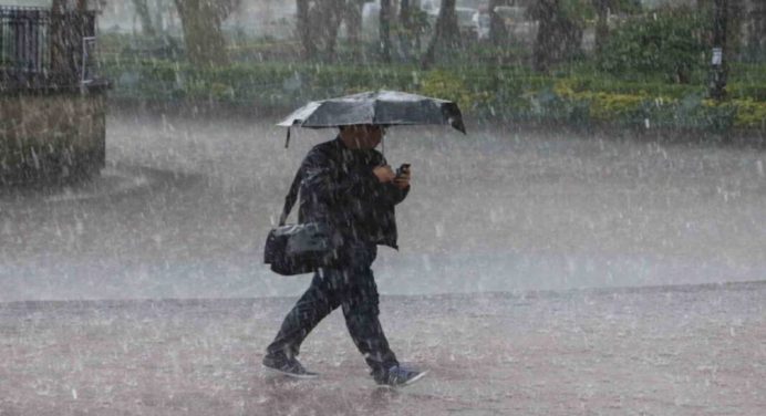 ¡Saca tu paraguas! Cielo nublado y lluvias dispersas en gran parte del país este #17Ago