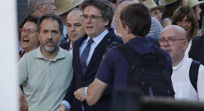 Policía catalana activó operativo para localizar a Carles Puigdemont