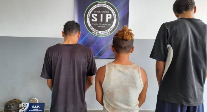 Polimaturín detuvo a tres sujetos por robo en comercio de la calle Azcúe