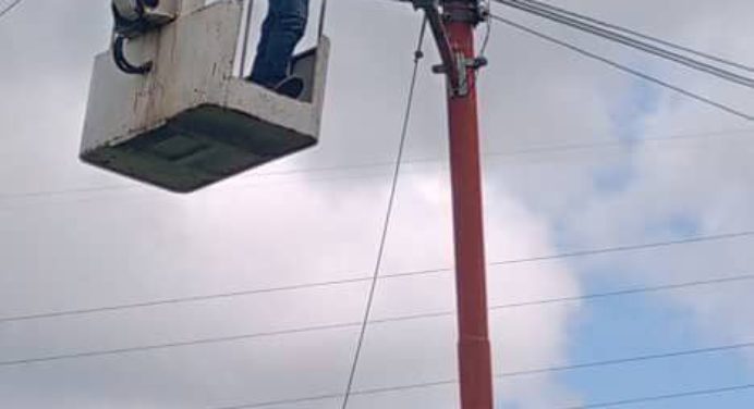 Reparaciones y mantenimiento al servicio eléctrico no se detienen en Maturín