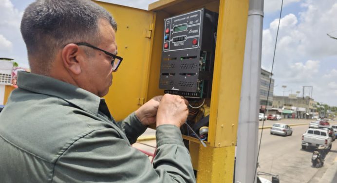 Reparado semáforo de la avenida Juncal con calle Barreto