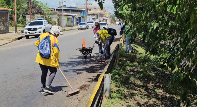 Retiran 32 toneladas de maleza y basura del caño Orinoco