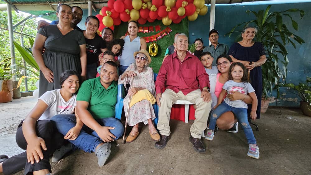 Rosa María Villarroel celebró sus 116 años en San Vicente y es la mujer más longeva de Maturín 3 rosa maria villarroel celebro sus 116 anos en san vicente y es la mujer mas longeva de maturin laverdaddemonagas.com familia2